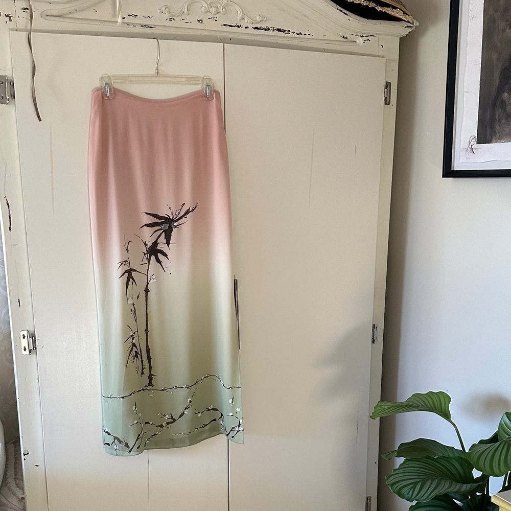 Tahari - Picture 1 of 7